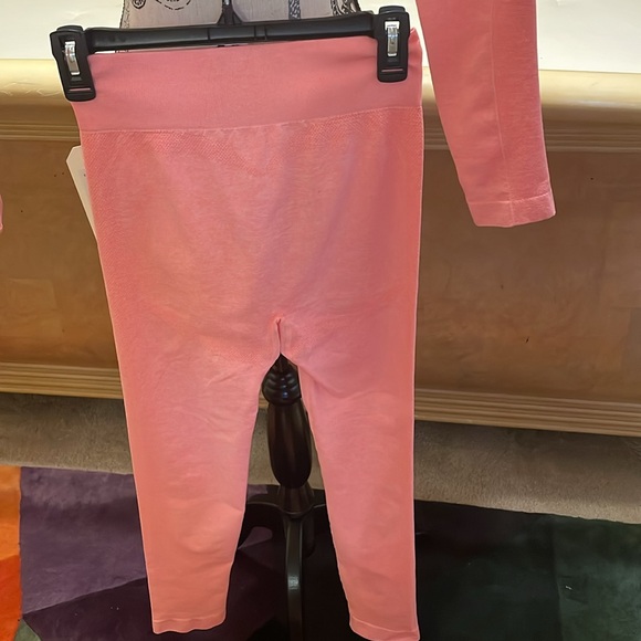 Club Moda Active Wear- Cropped Knitted Seamless Long Sleeve Shirt & Leggings - Picture 8 of 8